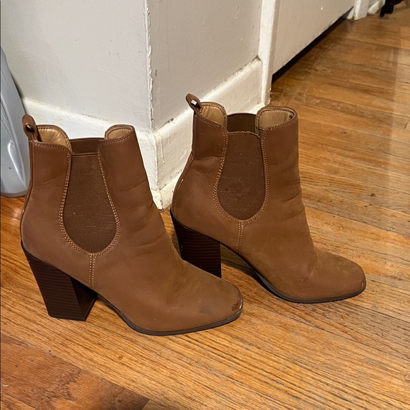 Source Unknown Tan Leather Block Heel Chelsea Booties - Picture 6 of 6